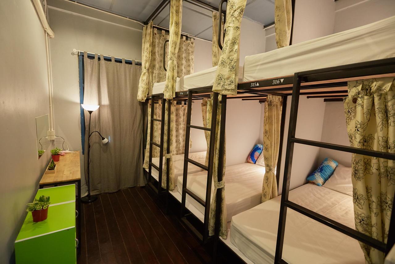 Meet Up Hostel 曼谷 外观 照片
