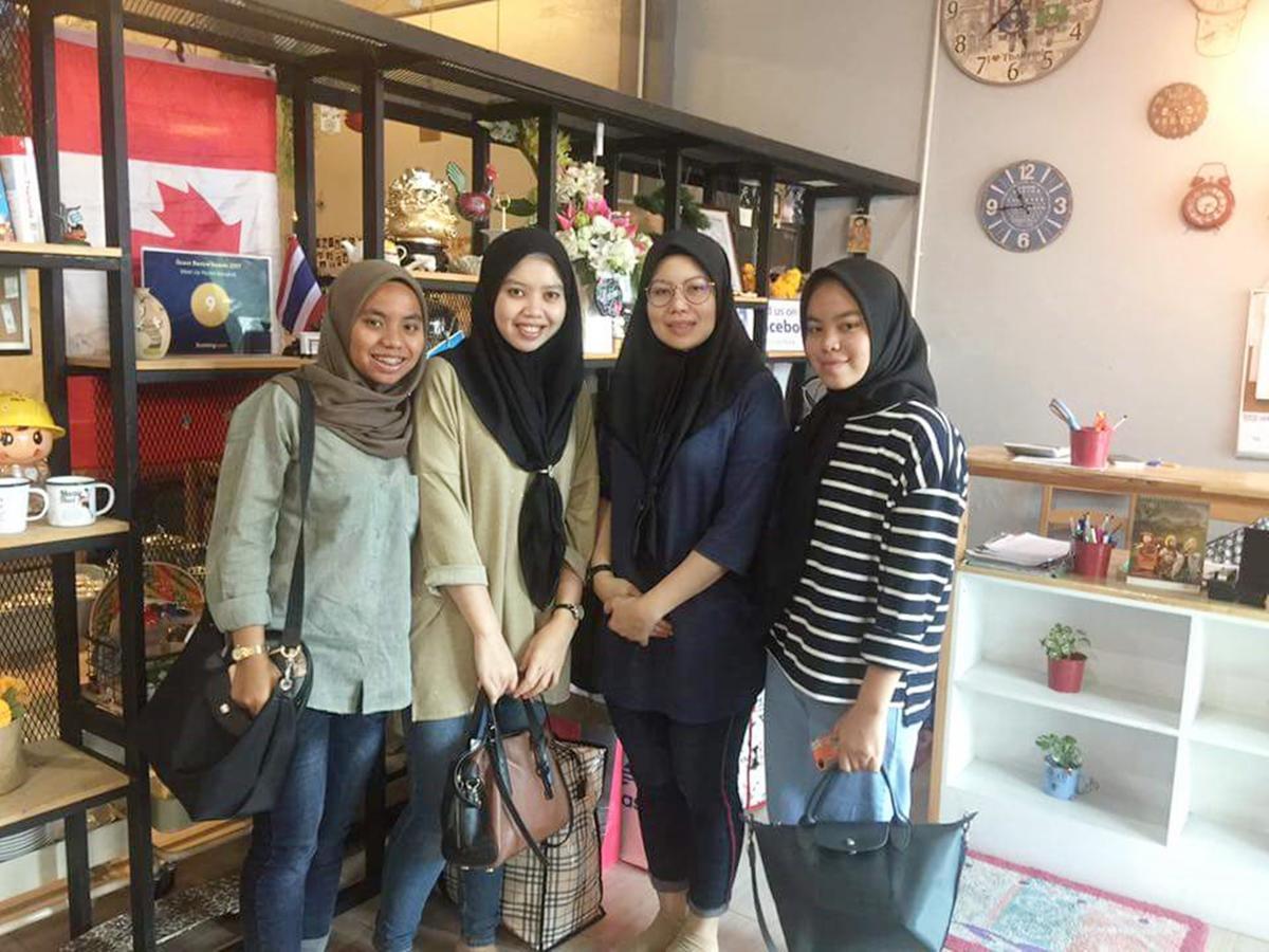 Meet Up Hostel 曼谷 外观 照片