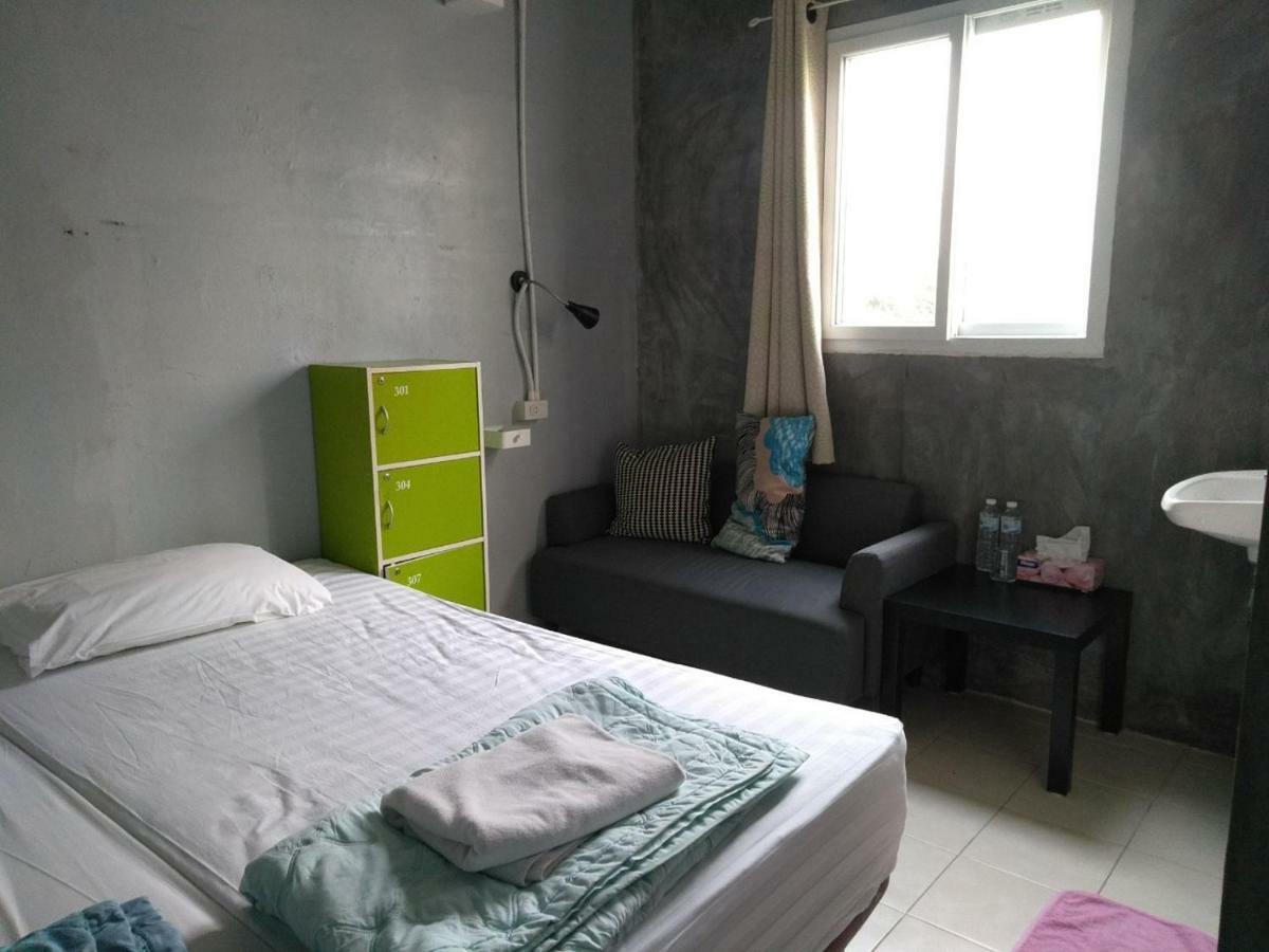 Meet Up Hostel 曼谷 外观 照片