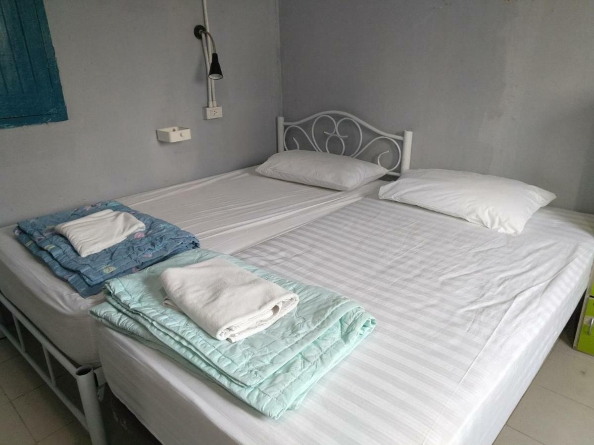 Meet Up Hostel 曼谷 外观 照片