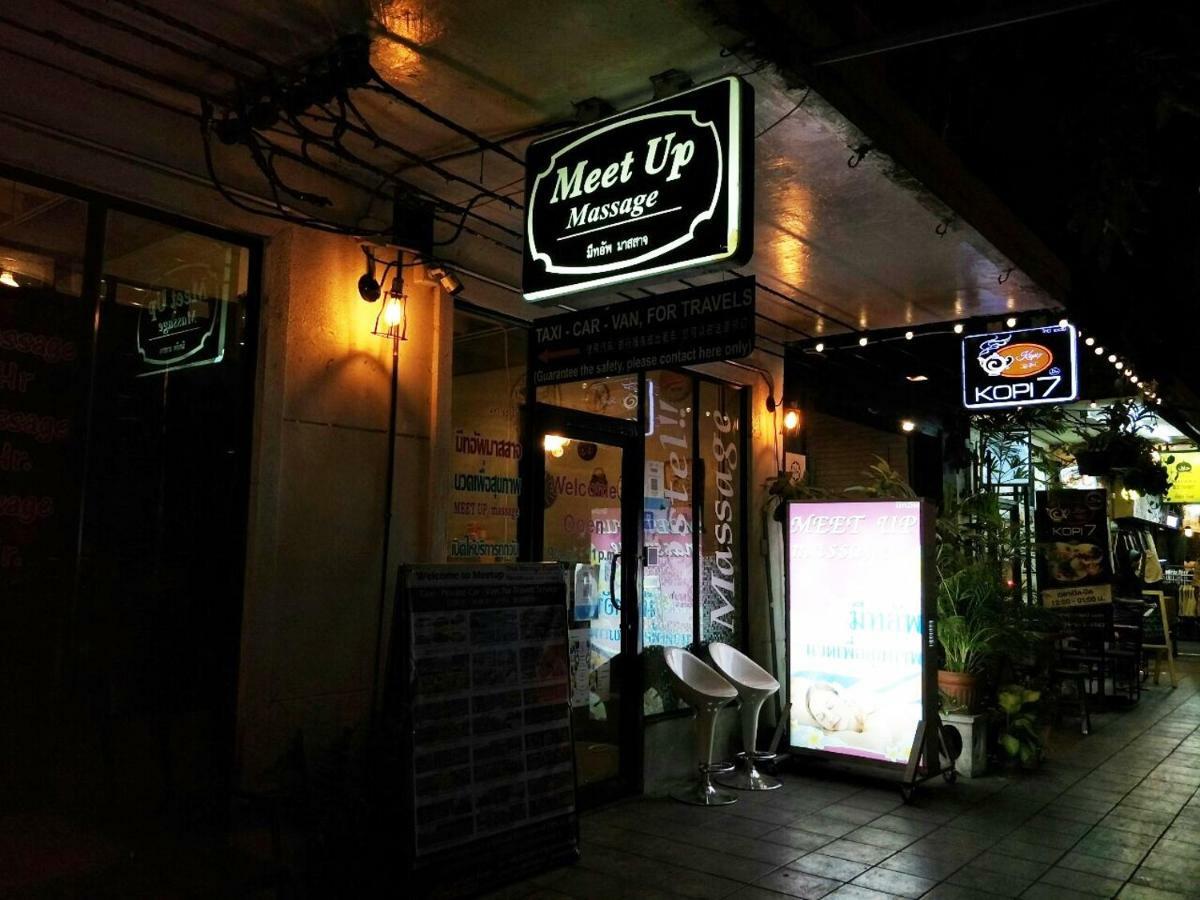 Meet Up Hostel 曼谷 外观 照片