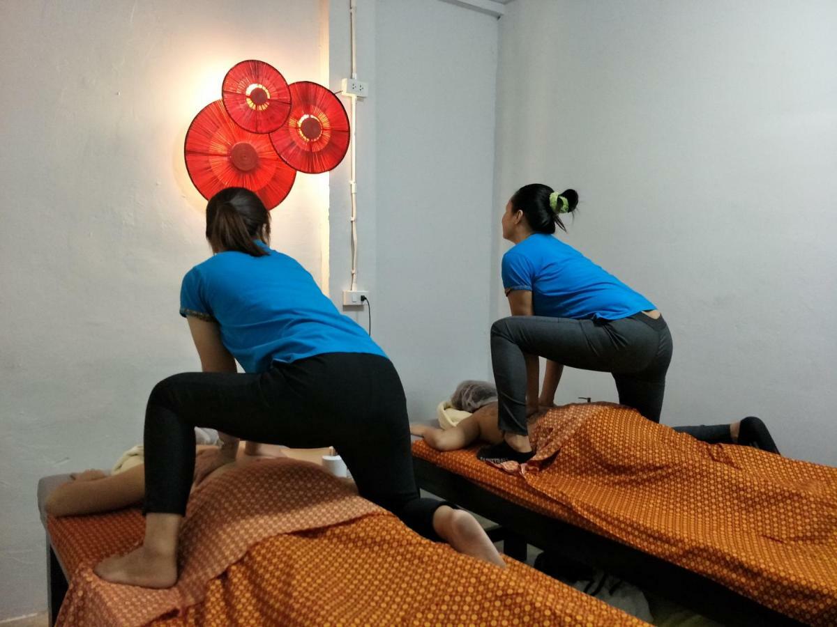 Meet Up Hostel 曼谷 外观 照片